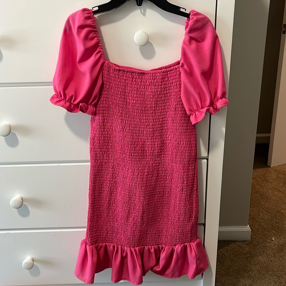 Women’s 70F/21C bright pink dress, size M